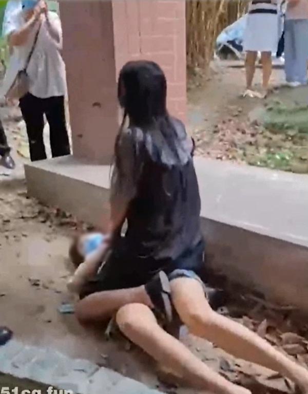 เมียหลวงตบเมียน้อย เมียหลวงตบเมียน้อย