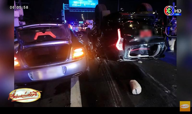 รถเบนท์ลีย์ชนปาเจโร่ บนทางด่วน รถเบนท์ลีย์ชนปาเจโร่ บนทางด่วน