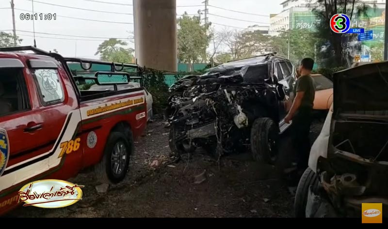 รถเบนท์ลีย์ชนปาเจโร่ บนทางด่วน รถเบนท์ลีย์ชนปาเจโร่ บนทางด่วน