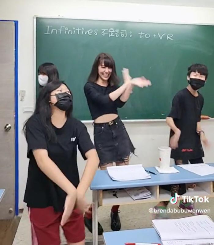 ครูสาวเต้น ครูสาวเต้น