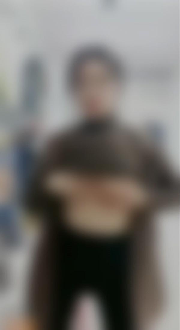 แม่ค้าถอดเสื้อขายเสื้อผ้า แม่ค้าถอดเสื้อขายเสื้อผ้า