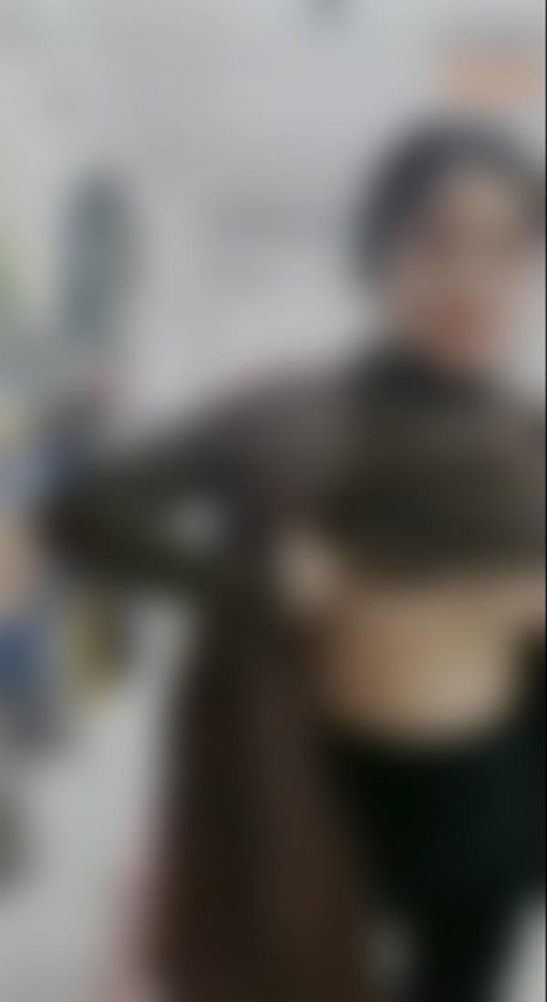 แม่ค้าถอดเสื้อขายเสื้อผ้า แม่ค้าถอดเสื้อขายเสื้อผ้า