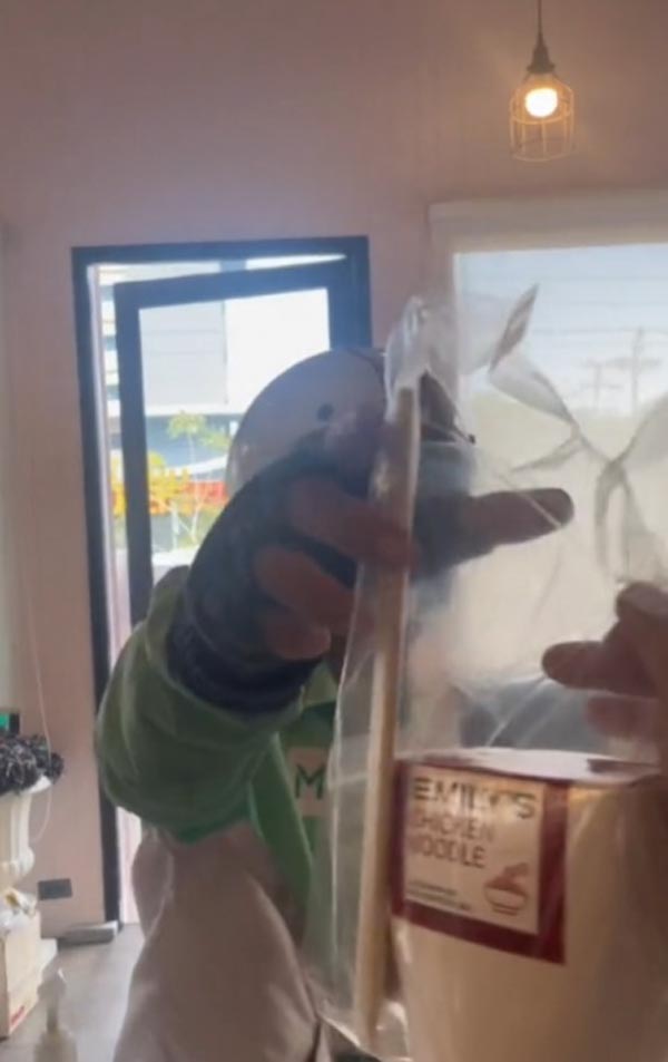 ไรเดอร์เต้น รับอาหารฟรี ไรเดอร์เต้น รับอาหารฟรี