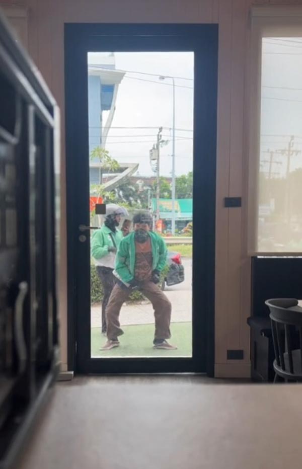 ไรเดอร์เต้น รับอาหารฟรี ไรเดอร์เต้น รับอาหารฟรี