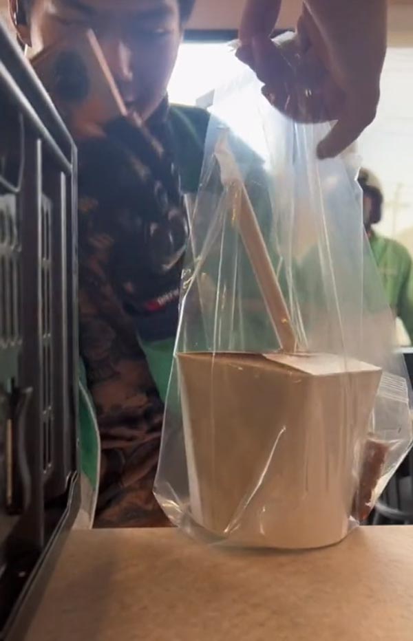 ไรเดอร์เต้น รับอาหารฟรี ไรเดอร์เต้น รับอาหารฟรี