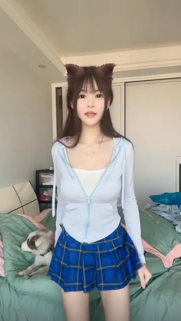 สาวเซ็กซี่ ประกาศตามหาหมา สาวเซ็กซี่ ประกาศตามหาหมา