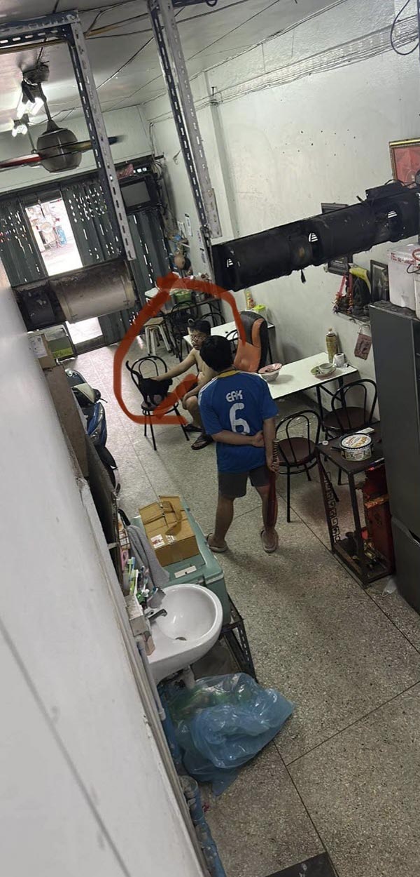 ชายถอดเสื้อบุกเข้าร้านเสริมสวย ชายถอดเสื้อบุกเข้าร้านเสริมสวย
