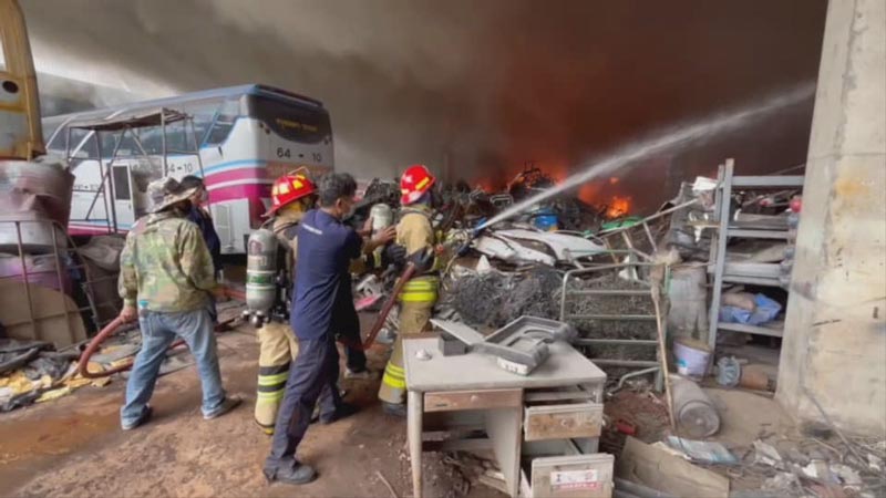 ไฟไหม้อู่ต่อรถทัวร์เจ๊เกียว ไฟไหม้อู่ต่อรถทัวร์เจ๊เกียว