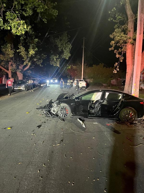 เด็ก 13 ขโมยขับรถ Tesla ชน เด็ก 13 ขโมยขับรถ Tesla ชน