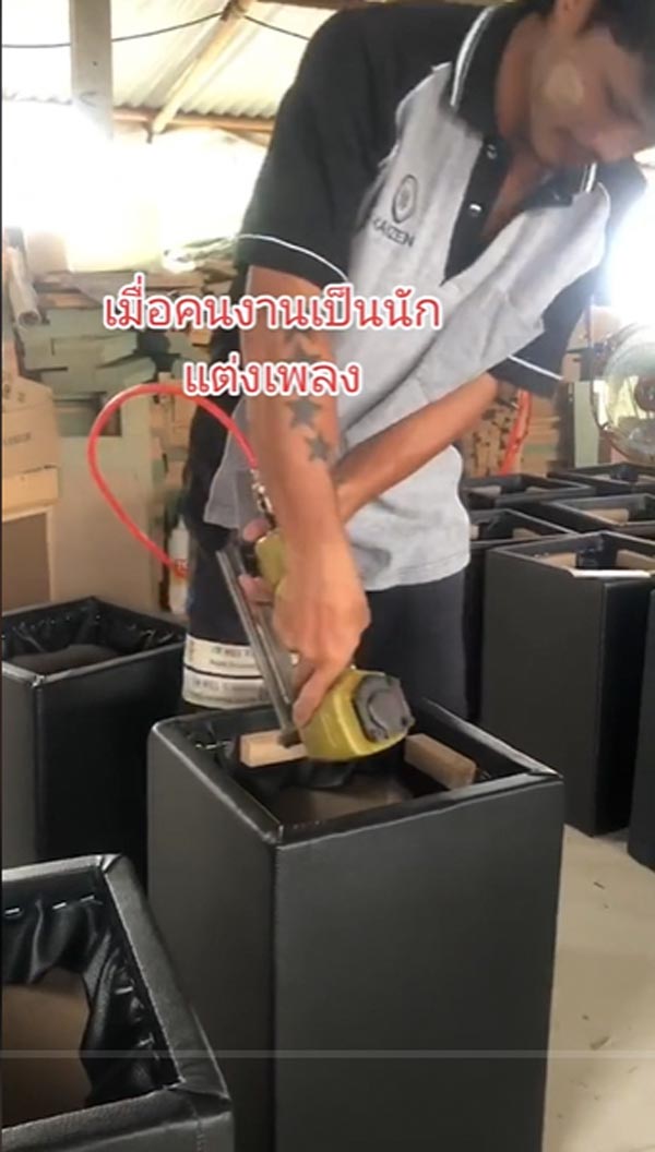 คนงานพม่าเป็นนักแต่งเพลง คนงานพม่าเป็นนักแต่งเพลง