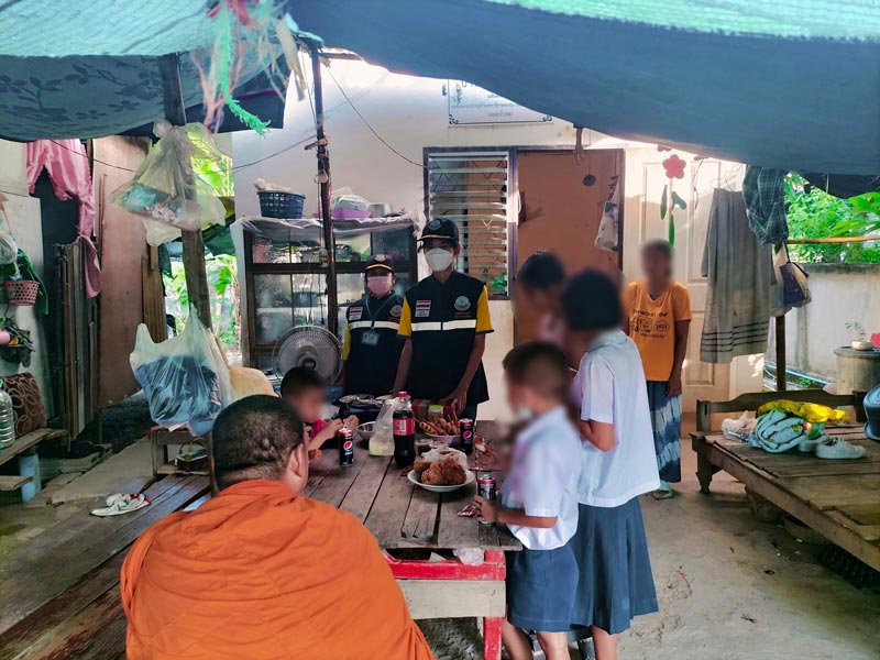 ครอบครัวยากจน ครอบครัวยากจน