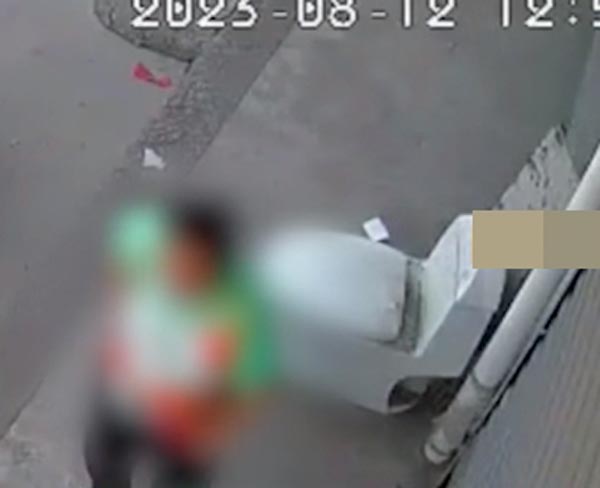 อุจจาระในชักโครกตั้งโชว์ อุจจาระในชักโครกตั้งโชว์