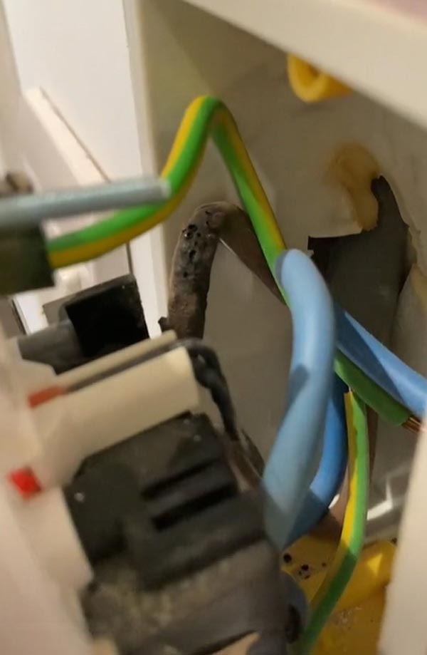 ปัญหาห้องนอนมีกลิ่นคาวปลา ปัญหาห้องนอนมีกลิ่นคาวปลา