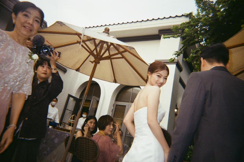 เด็ก 3 ขวบ ตากล้องในงานแต่งงาน เด็ก 3 ขวบ ตากล้องในงานแต่งงาน