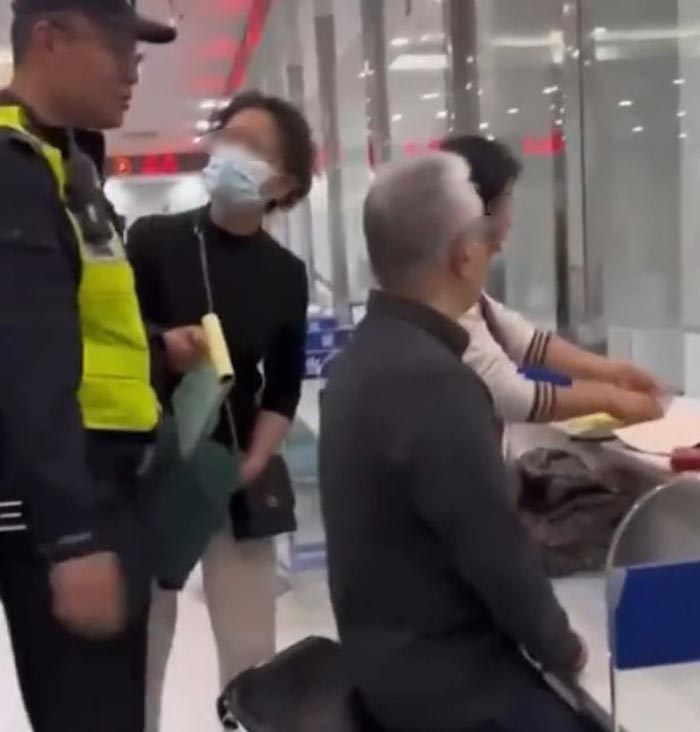 คนแก่ยกบ้านให้คนดูแล คนแก่ยกบ้านให้คนดูแล