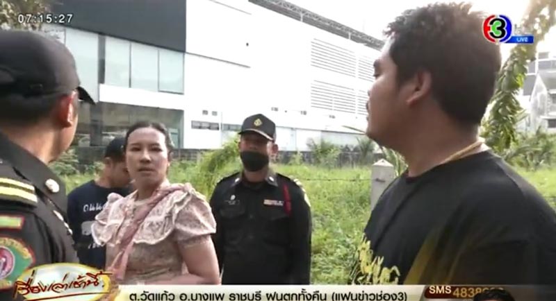 รถบรรทุกขนดินทำถนนยุบ รถบรรทุกขนดินทำถนนยุบ