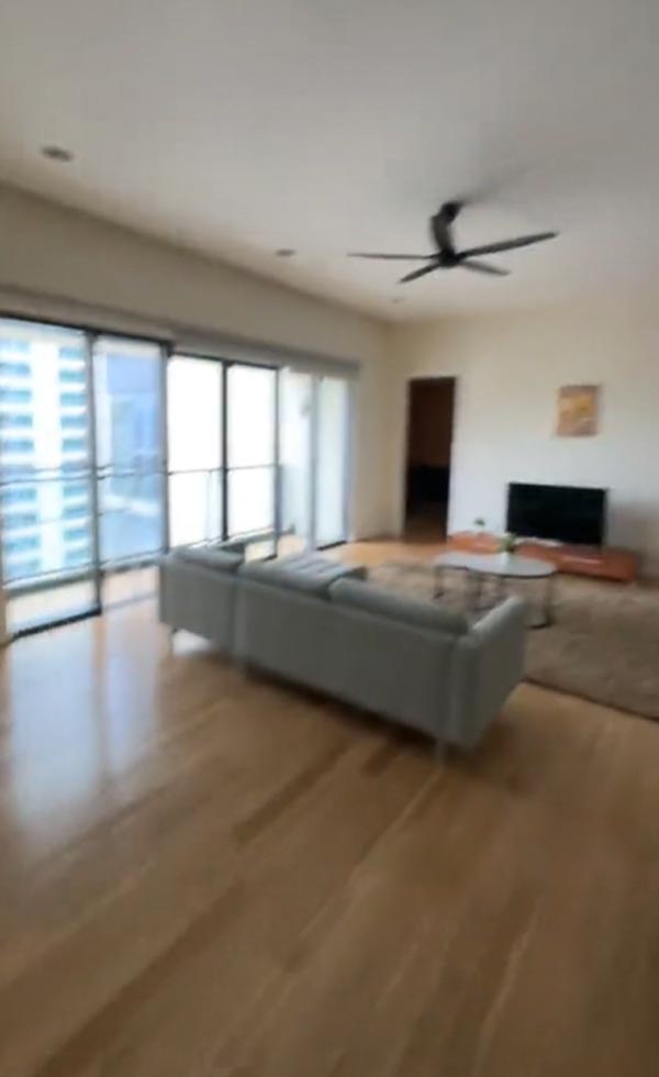 วิ่งชนกระจกเพราะภาพหลอกตา วิ่งชนกระจกเพราะภาพหลอกตา