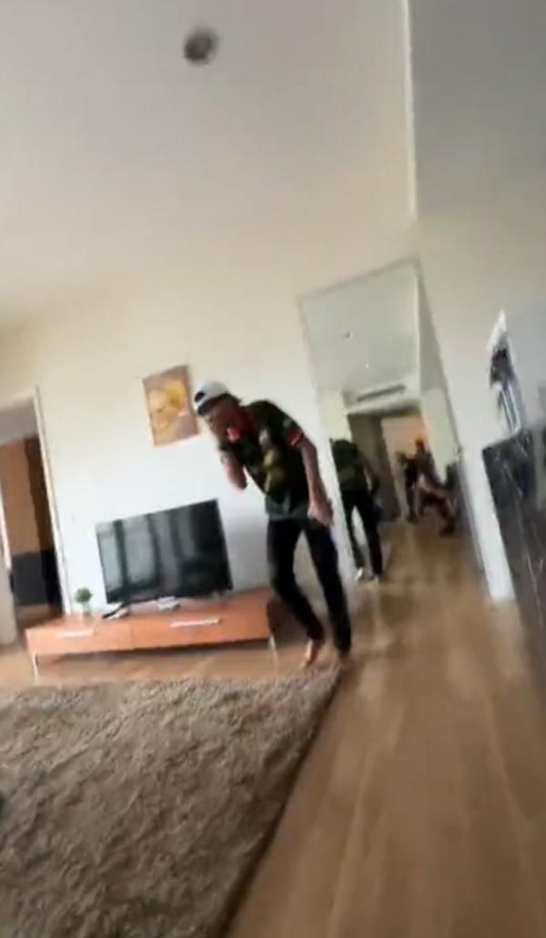 วิ่งชนกระจกเพราะภาพหลอกตา วิ่งชนกระจกเพราะภาพหลอกตา