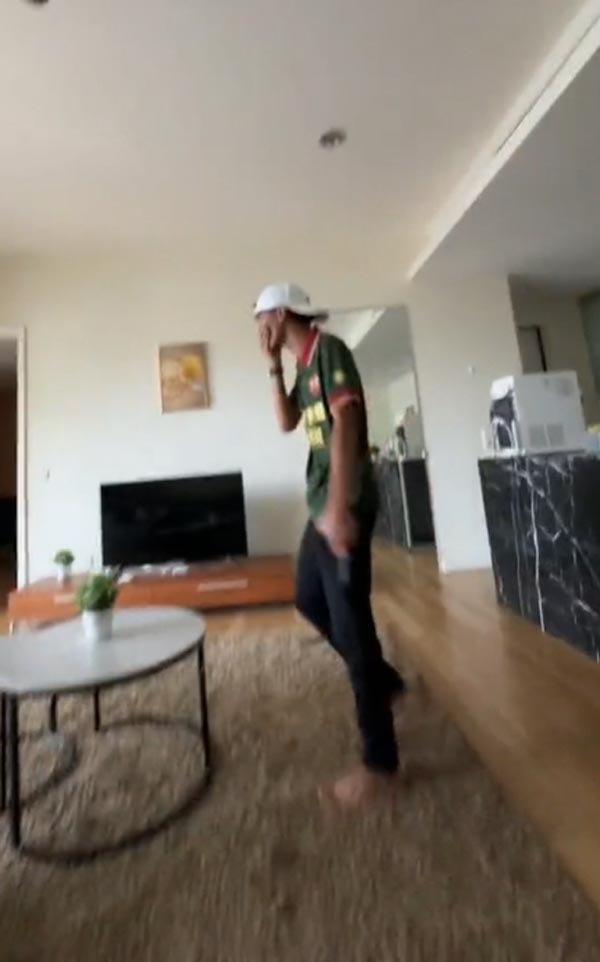 วิ่งชนกระจกเพราะภาพหลอกตา วิ่งชนกระจกเพราะภาพหลอกตา