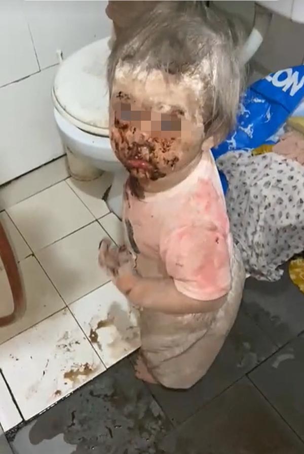 สภาพลูก หลังปล่อยเล่นในครัวตามลำพัง สภาพลูก หลังปล่อยเล่นในครัวตามลำพัง