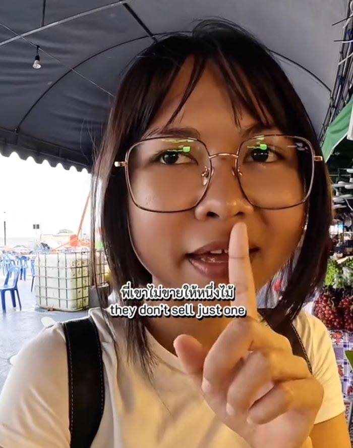 แม่ค้าปลาหมึกเสียบไม้ ซื้อไม้เดียวไม่ย่าง แม่ค้าปลาหมึกเสียบไม้ ซื้อไม้เดียวไม่ย่าง