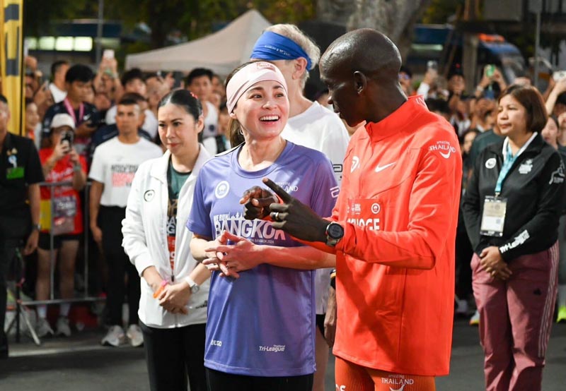 สมเด็จพระนางเจ้าสุทิดา ทรงร่วมงานวิ่งมาราธอนกับ เอเลียด คิปโชเก สมเด็จพระนางเจ้าสุทิดา ทรงร่วมงานวิ่งมาราธอนกับ เอเลียด คิปโชเก