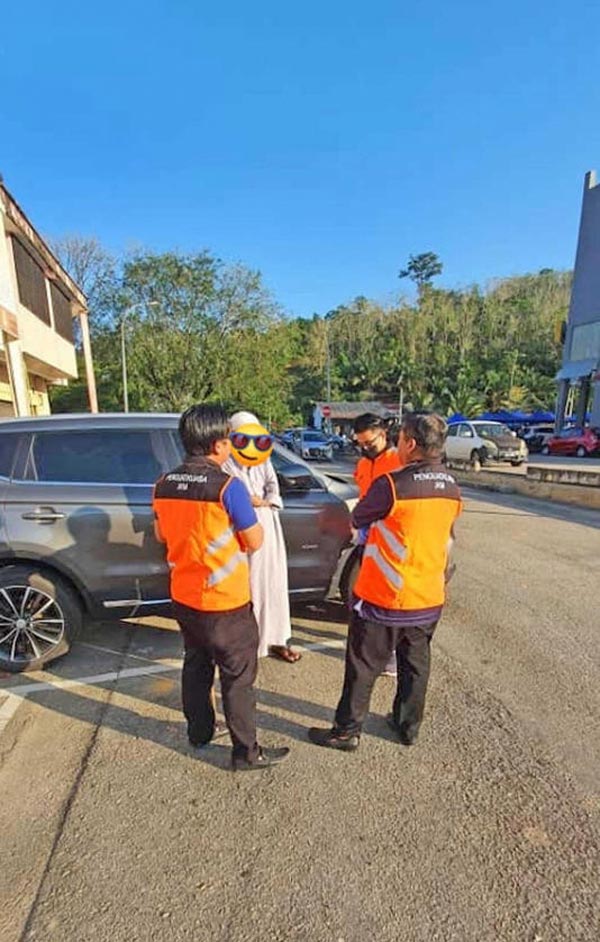 คนพิการขอทานจนซื้อรถหรูได้ คนพิการขอทานจนซื้อรถหรูได้