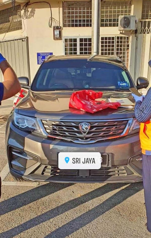 คนพิการขอทานจนซื้อรถหรูได้ คนพิการขอทานจนซื้อรถหรูได้