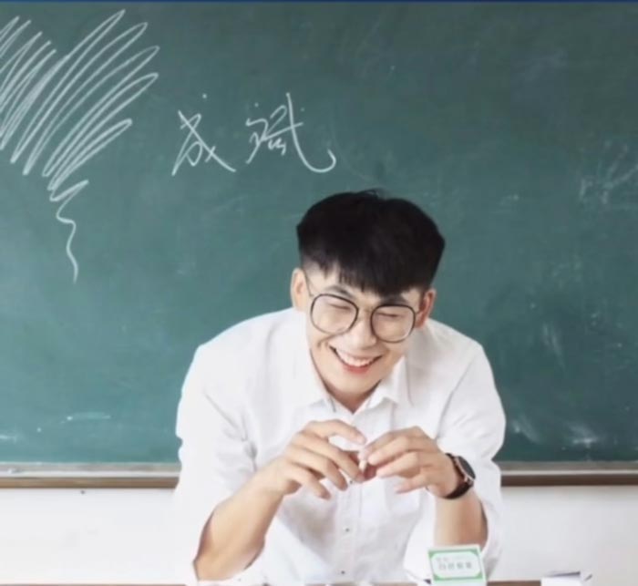 ภาพก่อนหลัง ครูทำงานหนัก ภาพก่อนหลัง ครูทำงานหนัก