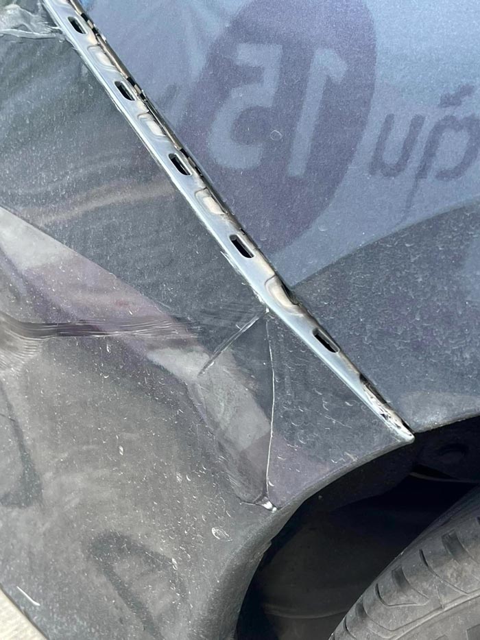 ไรเดอร์ขับชนท้ายรถเก๋ง ไรเดอร์ขับชนท้ายรถเก๋ง