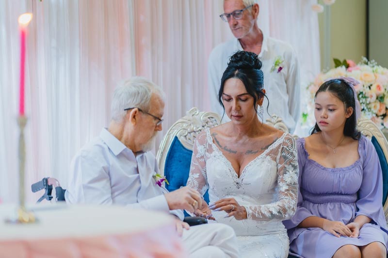 พอลลีน งามพริ้ง พอลลีน งามพริ้ง