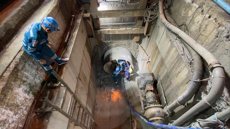 คนงานหมดสติในท่อใต้ดิน คนงานหมดสติในท่อใต้ดิน