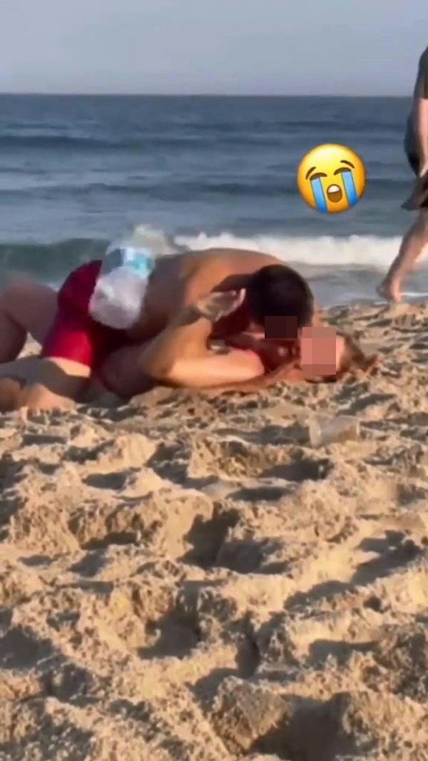 คู่รักพลอดรักริมชายหาด คู่รักพลอดรักริมชายหาด