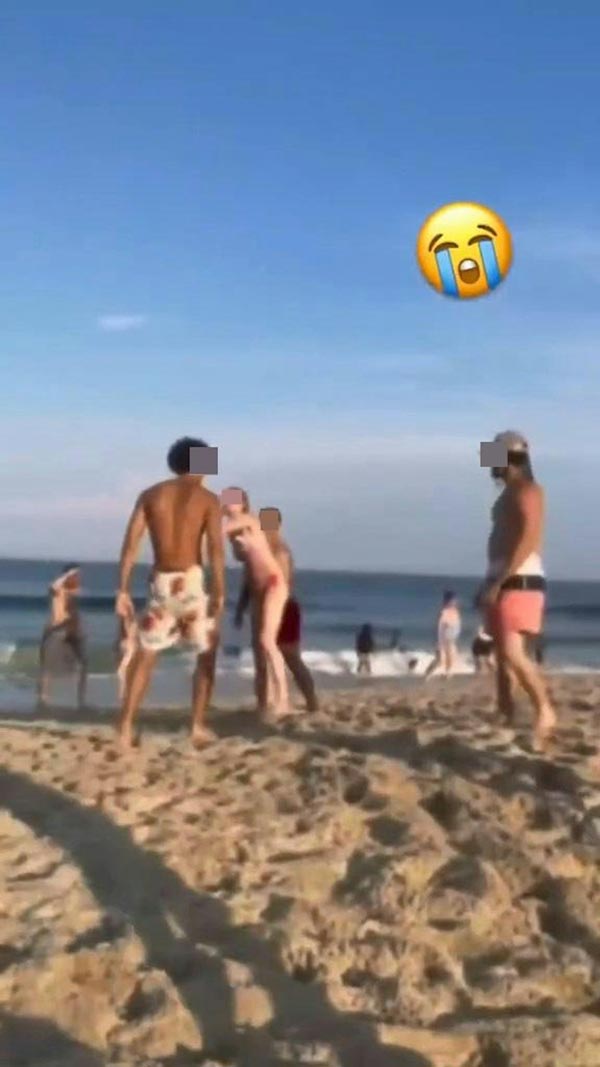 คู่รักพลอดรักริมชายหาด คู่รักพลอดรักริมชายหาด