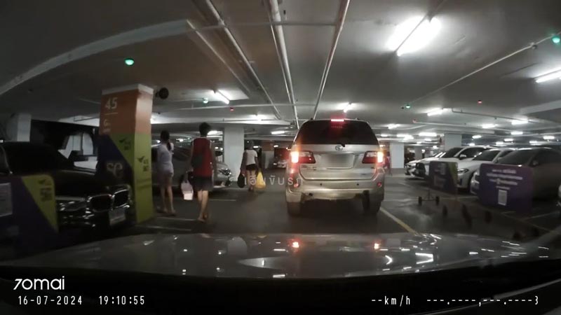 แย่งที่จอดรถ แย่งที่จอดรถ