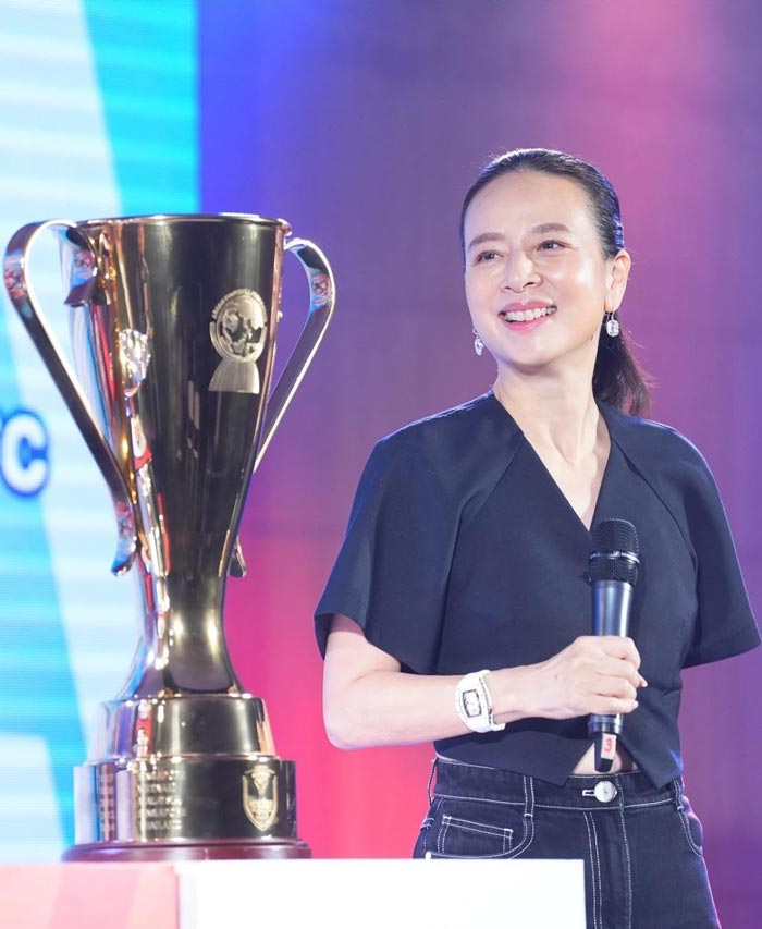 มาดามแป้ง นวลพรรณ ล่ำซำ มาดามแป้ง นวลพรรณ ล่ำซำ