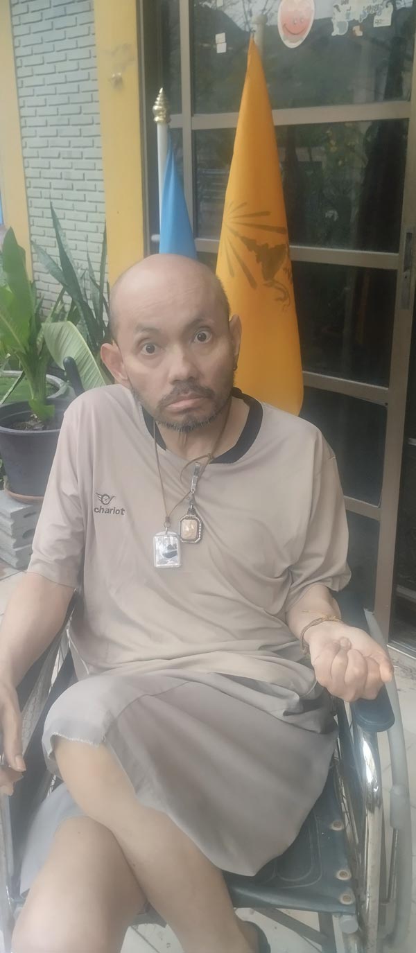 สมิทธิ์ บัณฑิตย์ อดีตนักร้องวง สมิธแอนด์เชน ป่วยอัมพฤกษ์ สมิทธิ์ บัณฑิตย์ อดีตนักร้องวง สมิธแอนด์เชน ป่วยอัมพฤกษ์