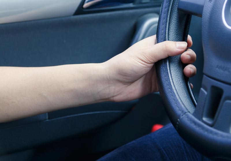 พ่อถอยรถชนลูก 1 ขวบเสียชีวิต พ่อถอยรถชนลูก 1 ขวบเสียชีวิต