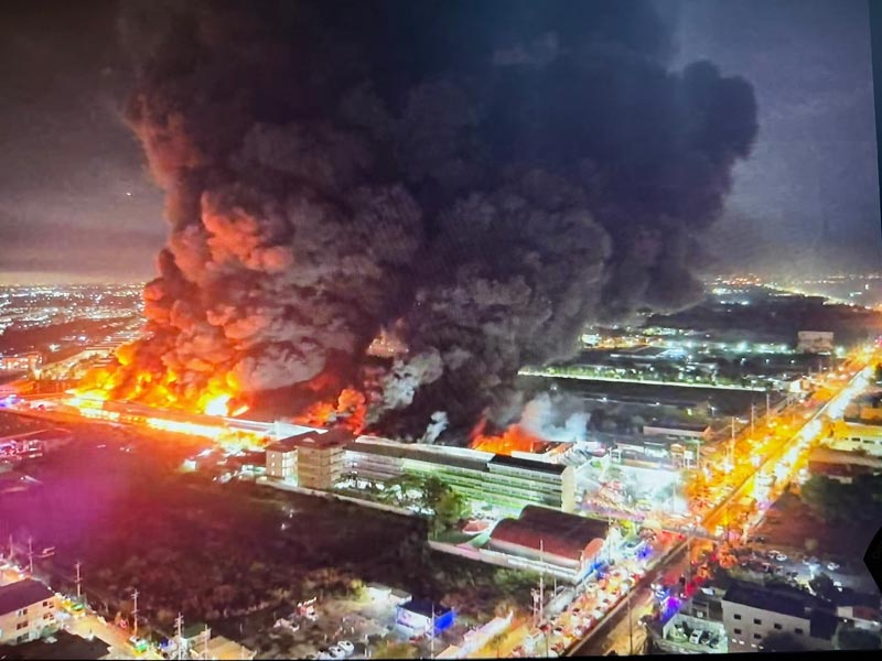 ไฟไหม้โรงงานเฟอร์นิเจอร์ลาดกระบัง ไฟไหม้โรงงานเฟอร์นิเจอร์ลาดกระบัง