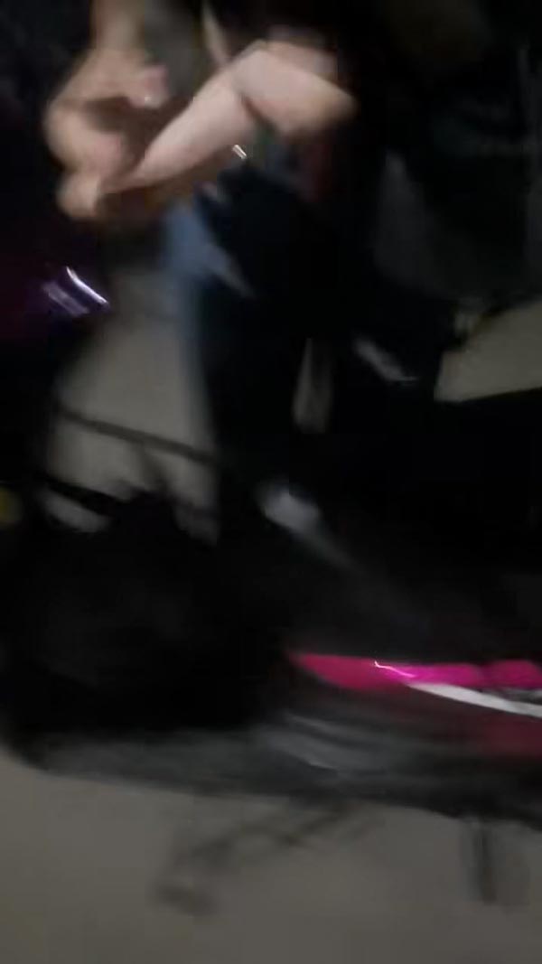 หนุ่มไรเดอร์โวย ลูกค้าหญิงเมาแล้วฉี่บนเบาะ หนุ่มไรเดอร์โวย ลูกค้าหญิงเมาแล้วฉี่บนเบาะ