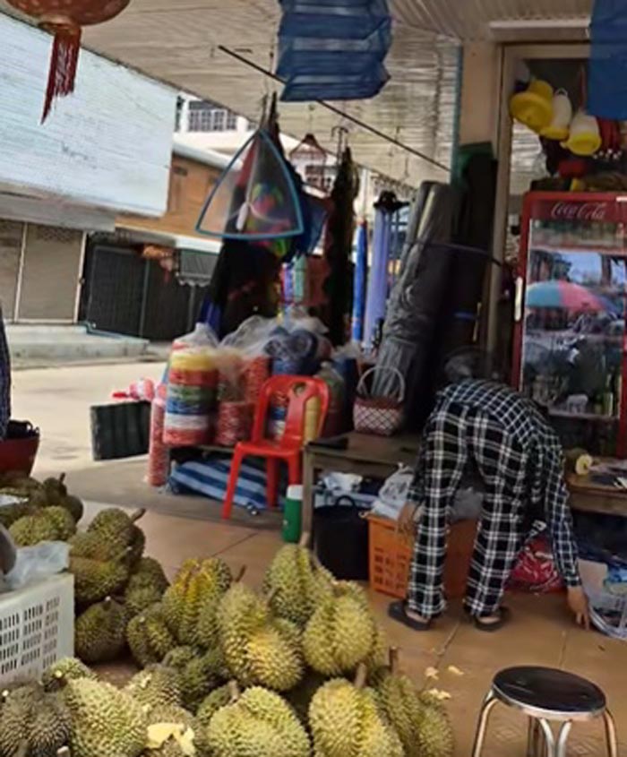 แม่ค้าทุเรียน แม่ค้าทุเรียน