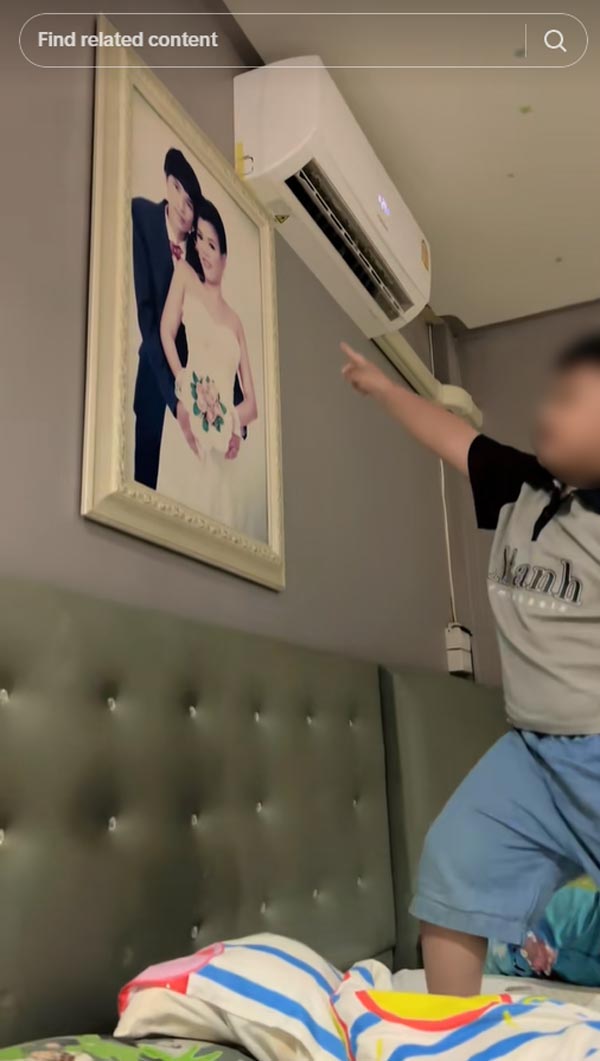 ลูกชายถามถึงเมียเก่าพ่อในรูปแต่งงาน ลูกชายถามถึงเมียเก่าพ่อในรูปแต่งงาน