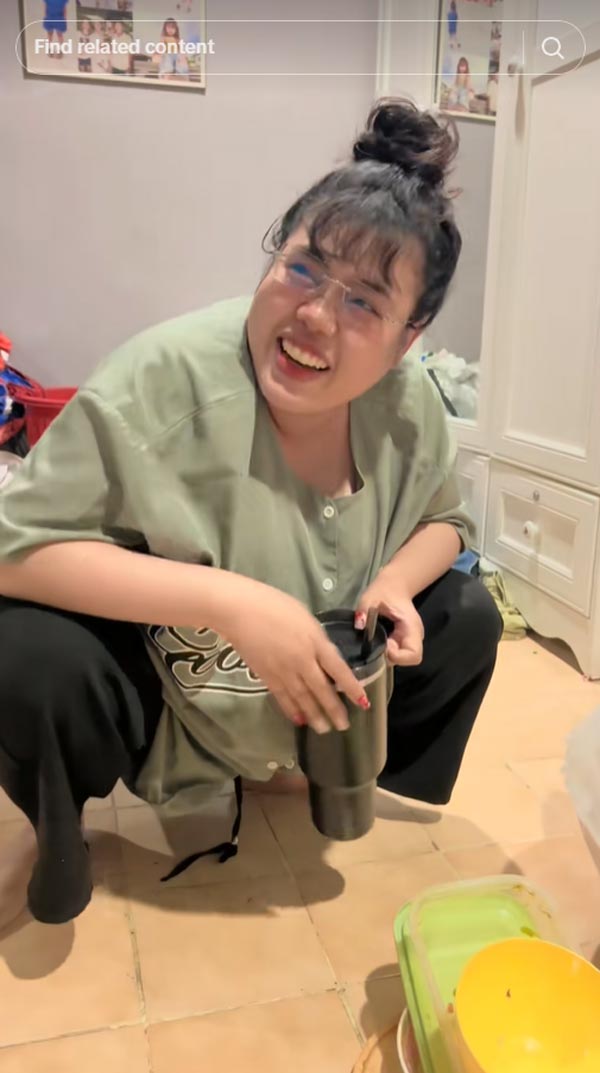 ลูกชายถามถึงเมียเก่าพ่อในรูปแต่งงาน ลูกชายถามถึงเมียเก่าพ่อในรูปแต่งงาน