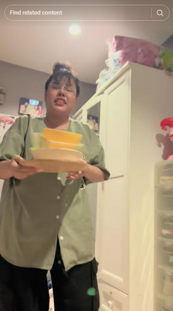 ลูกชายถามถึงเมียเก่าพ่อในรูปแต่งงาน ลูกชายถามถึงเมียเก่าพ่อในรูปแต่งงาน