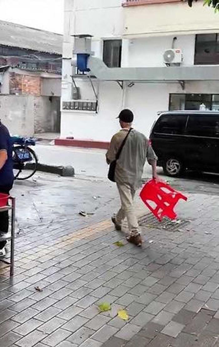 ร้านอาหารให้ชายชรากินฟรีครึ่งปี ร้านอาหารให้ชายชรากินฟรีครึ่งปี