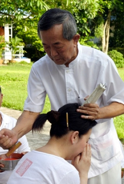 หลวงปู่มังกรขาว หรือ อาจารย์กิมน้ำ แซ่จิว หลวงปู่มังกรขาว หรือ อาจารย์กิมน้ำ แซ่จิว