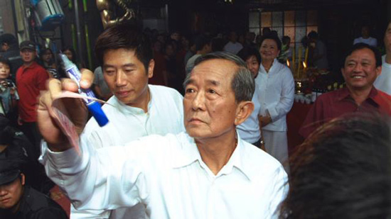 หลวงปู่มังกรขาว หรือ อาจารย์กิมน้ำ แซ่จิว หลวงปู่มังกรขาว หรือ อาจารย์กิมน้ำ แซ่จิว