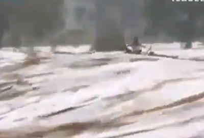 เผยคลิปสาวฟิลิปปินส์เต้นโบกมือบนซากบ้าน ก่อนถูกกระแสน้ำซัด เผยคลิปสาวฟิลิปปินส์เต้นโบกมือบนซากบ้าน ก่อนถูกกระแสน้ำซัด