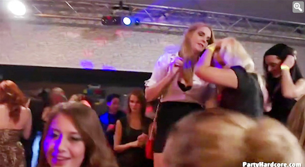 ลูกสาวประธานาธิบดีเช็ก ร่วมปาร์ตี้เซ็กส์ ลูกสาวประธานาธิบดีเช็ก ร่วมปาร์ตี้เซ็กส์