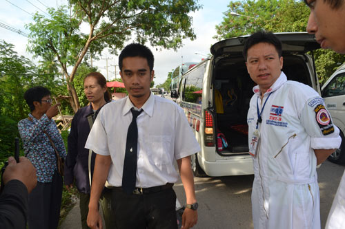 นักศึกษา ม.แม่ฟ้าหลวง ดวงซวย กิ่งไม้ใหญ่หล่นใส่หัวสลบ นักศึกษา ม.แม่ฟ้าหลวง ดวงซวย กิ่งไม้ใหญ่หล่นใส่หัวสลบ